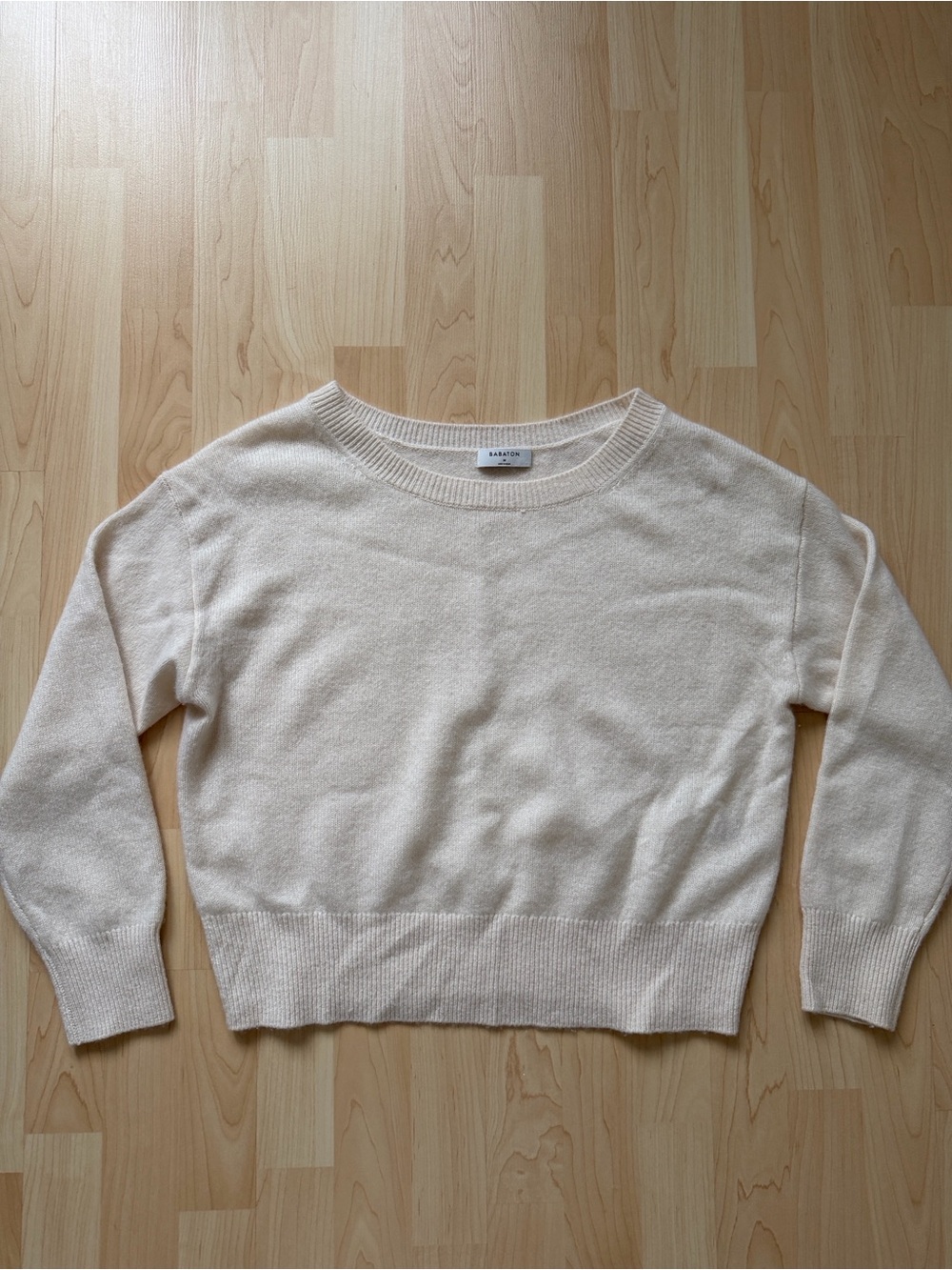 Aritzia Babaton cashmere Cream Scoopneck Crew Sweater, size M